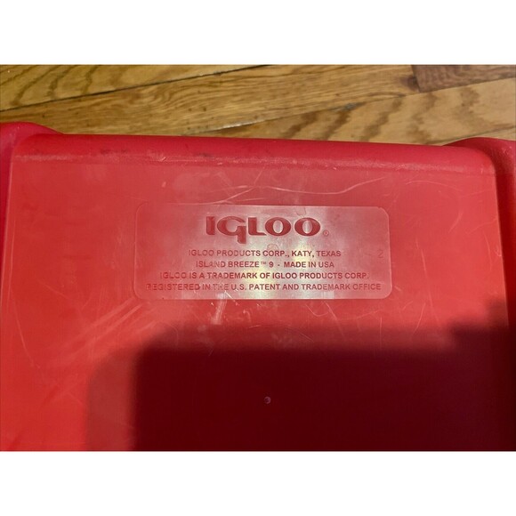Island Breeze Igloo Lunch Cooler 9 Quart, 13 Can Capacity RED Handle Detachable - Picture 6 of 7
